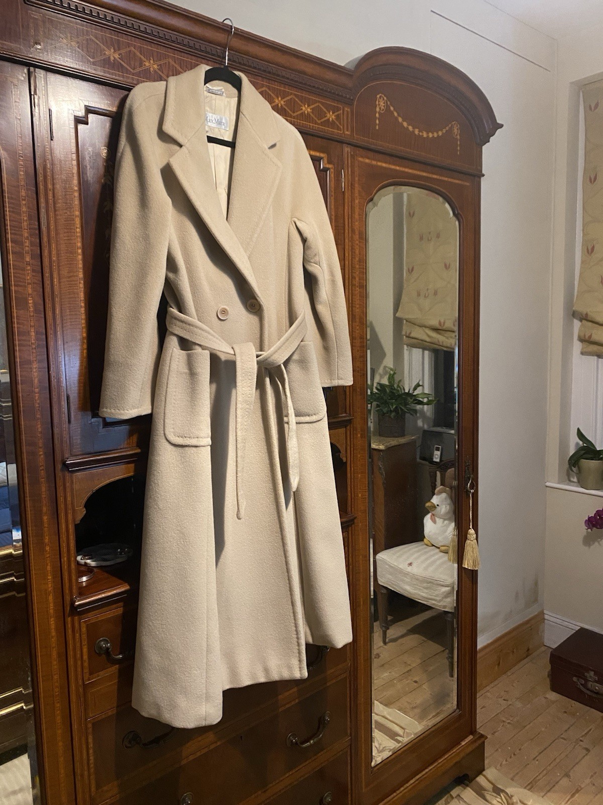 Max Mara Women’s Long Wool/Cashmere Coat Ivory Colour Size 8/10