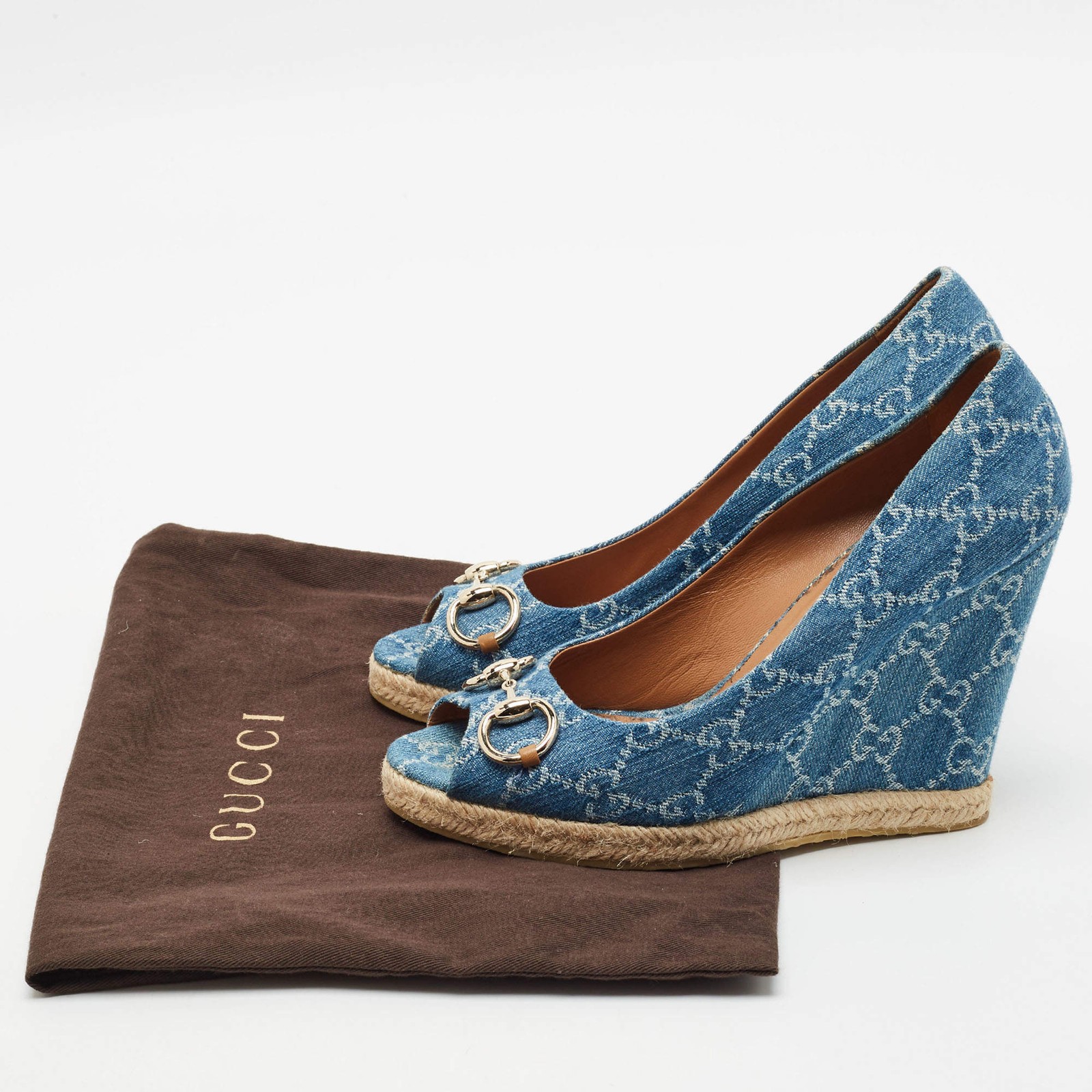 Gucci Charlotte Size 40 Blue GG Denim Horsebit Peep Toe Wedge Pumps image 9