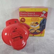 Peanuts Charlie Brown Snoopy Red Waffle Maker Smart Planet TESTED Used 1X