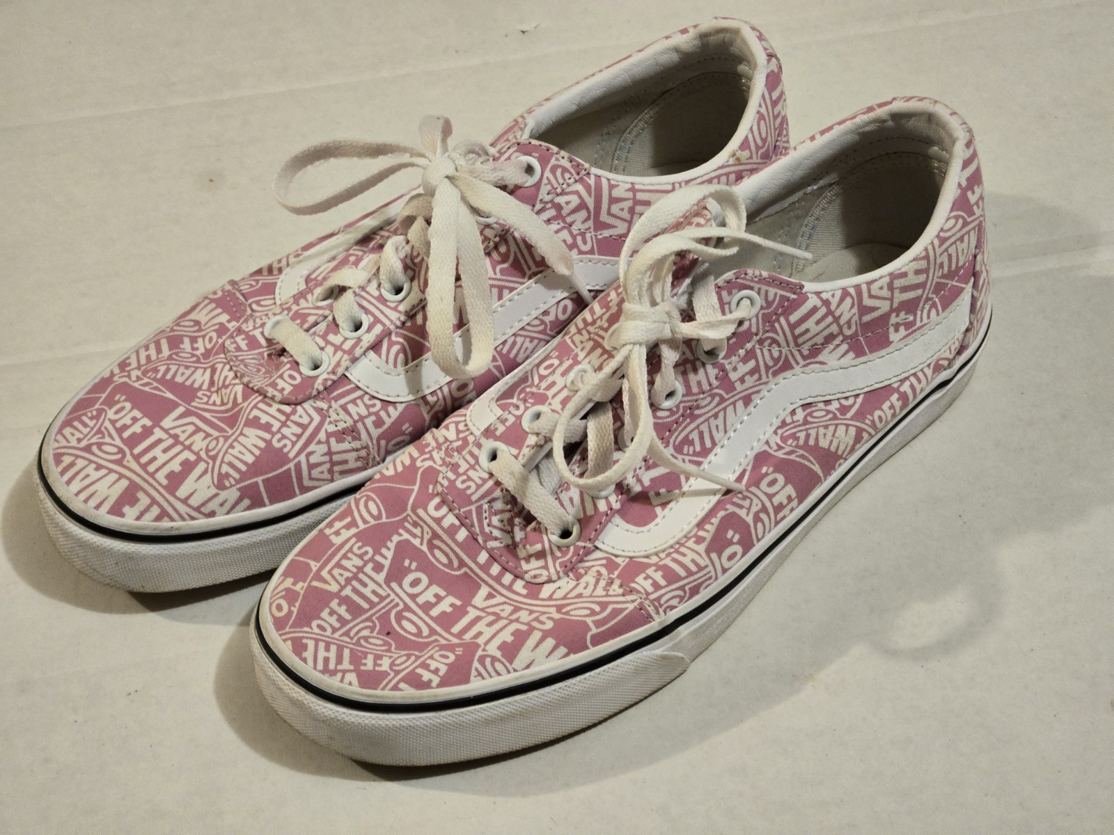 Vans Off The Wall Old School Sneaker-500714-Pink Logo-size 11-Low Cut