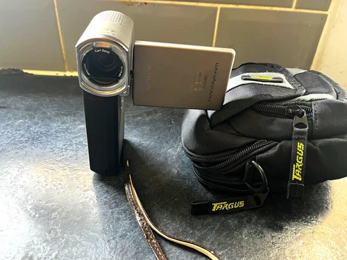 Sony HDR-TG3E Full HD Camcorder Handycam Carl Zeiss 10x Zoom + Case + Charger 