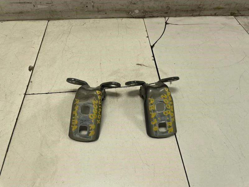 2008 CHEVROLET EQUINOX LT REAR RIGHT PASSENGER SIDE UPPER & LOWER DOOR HINGE OEM - Image 3 of 4