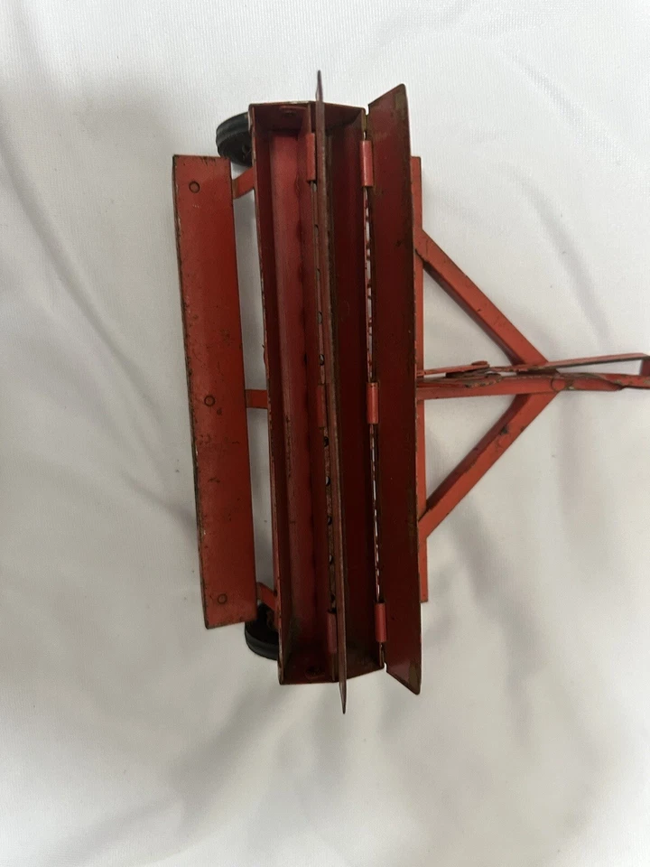 Original Vintage Tru-Scale Grain Drill 1/16 with Decals - Image 3 of 4