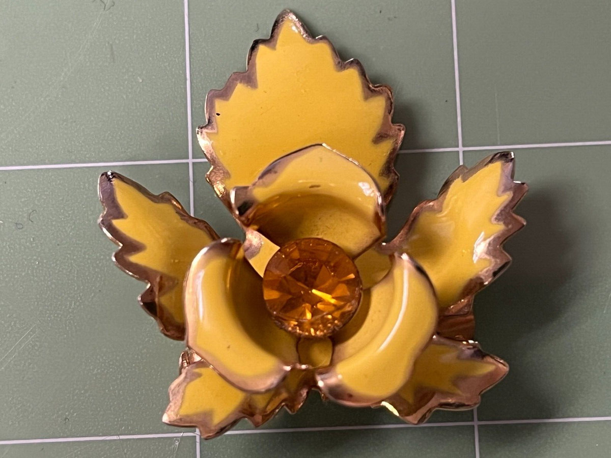 ピアス　No.4446 J-234Flower Shaped brooch Costume Yellow Enamel & Rhinestone Gold