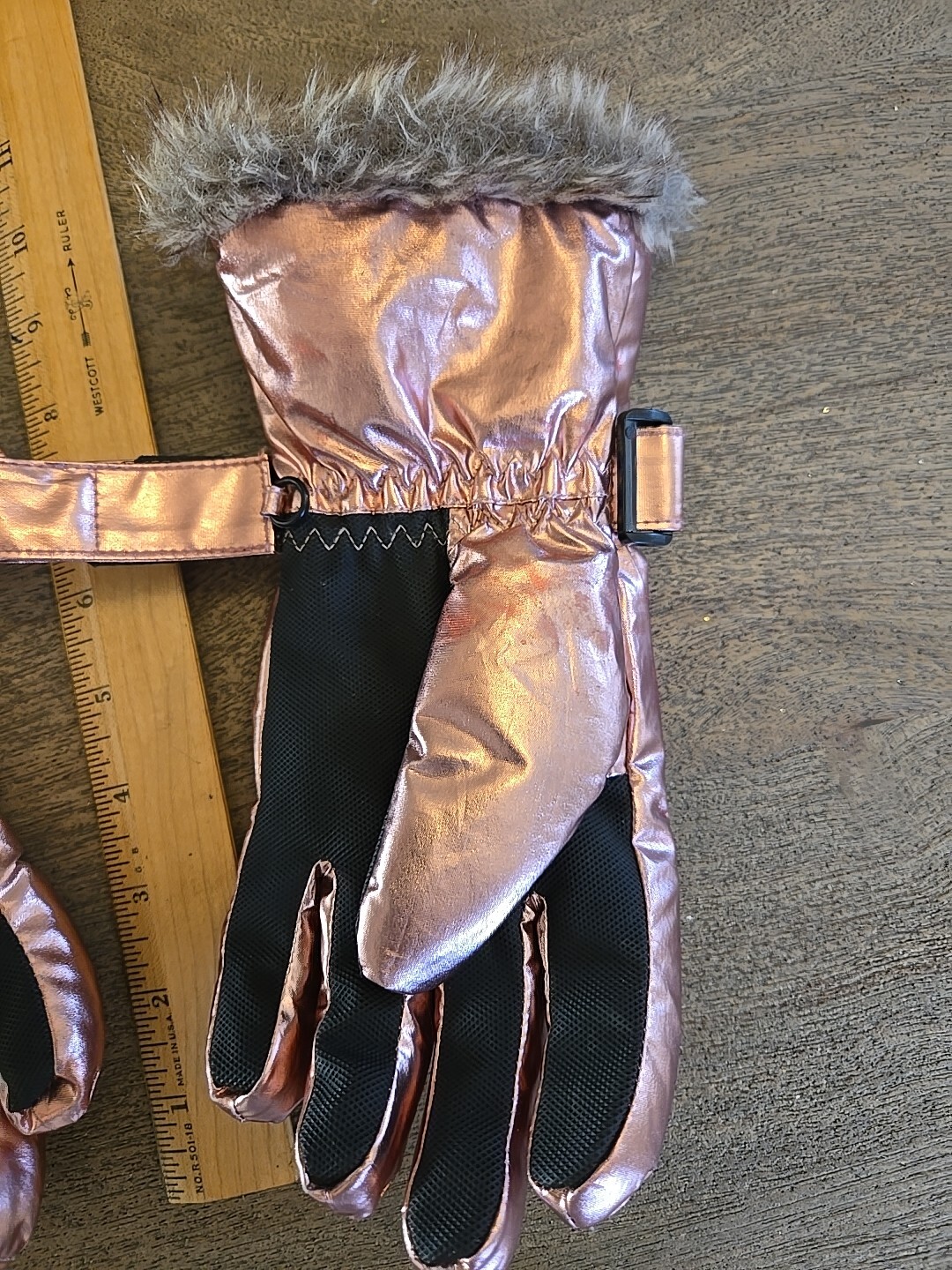 SWISS TECH GIRLS Copper Tone Color GLOVES  S-M See All Pics And Description 