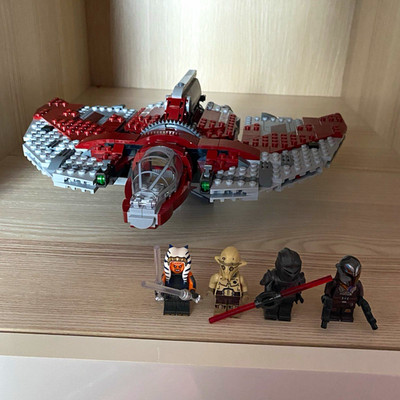 LEGO Star Wars Anakins Custom Jedi Starfighter 75087 Ahsoka Tano