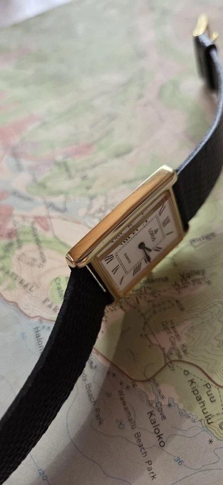 Винтажные золотистые мужские часы Lorus от Seiko с римскими цифрами прямоугольные в стиле бака  - Изображение 3 из 4