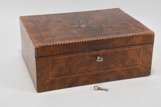 Q72F35 Alte Schmuckschatulle Holzschatulle furniert mit Schlüssel 19.Jh