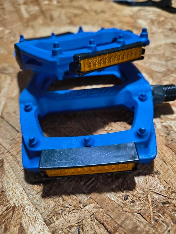 Tioga blue flat pedal - Image 3 of 4
