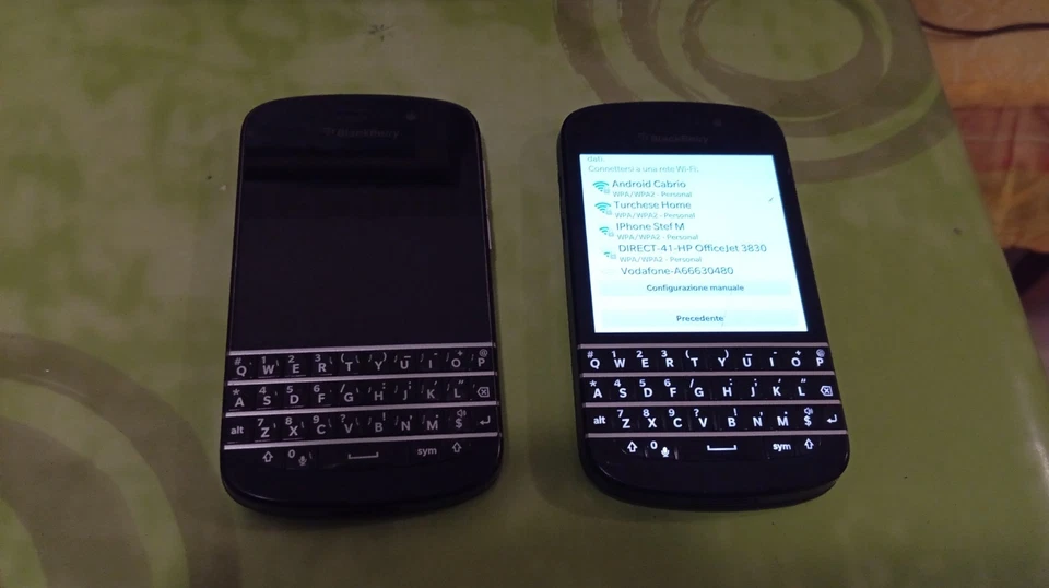 2x Blackberry Q10 Nero SQN100-3 Model: RFN81UW OS 10.3.3 UMTS LTE 16GB Leggi des - Immagine 2 di 4