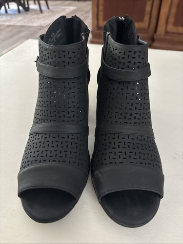 Black Easy Street Open Toed Carrigan Booties 9.5 N
