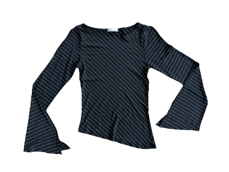 NWOT Juniors Black white Pinstriped Cold Shoulder Cutout Sleeves S Sm Small