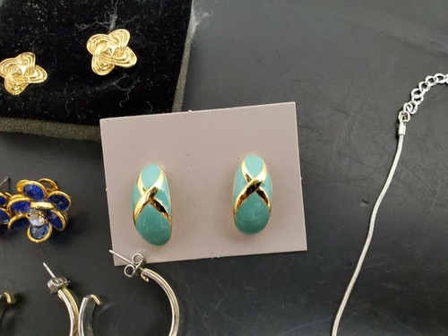 Vintage Avon Jewelry Collection Including Bracelet, Necklaces, Earrings Gorgeous - Picture 10 of 12
