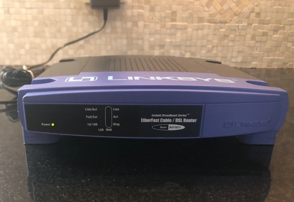 Linksys EtherFast 100 Mbps 1-Port 10/100 Wireless B Router (BEFSR11) + Adaptor - Image 3 of 4