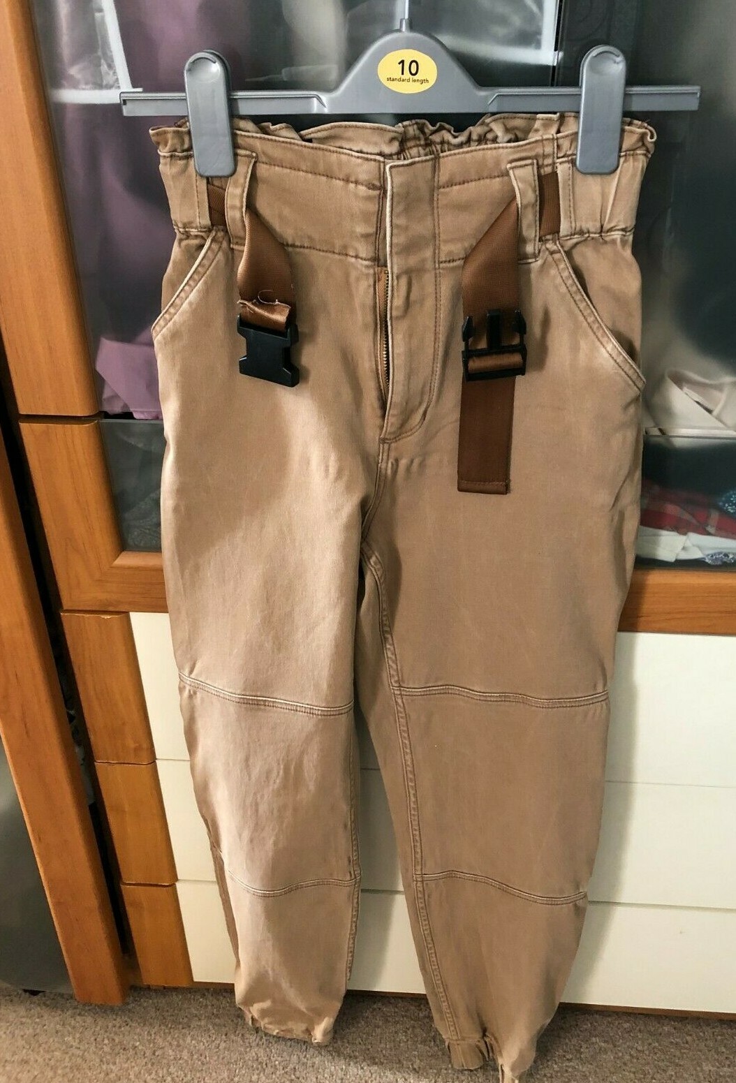 Hollister Ultra High Rise Cargo trousers + adjustable… Gem