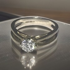 Size 8.75 Vintage 925 Sterling Silver Cubic Zirconia Ring