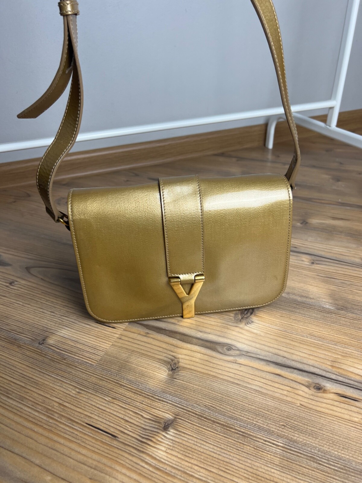 Borsa a tracolla YSL Saint Laurent con busta dorata laccata originale