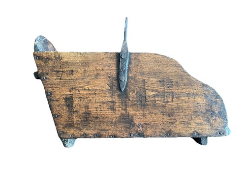 Primitive English Elm Farriers Box w/ Iron Handle, 18th C - Picture 4 of 13