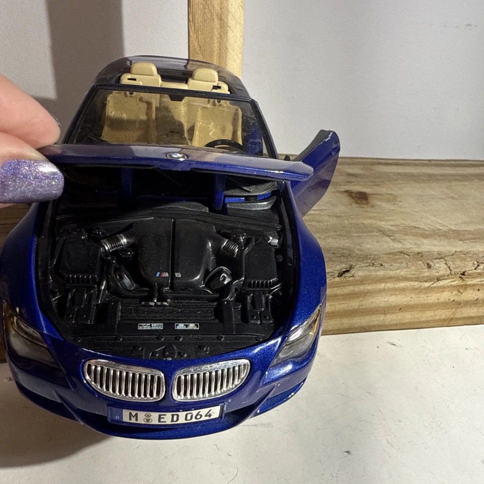 BMW M6 Cabriolet Maisto 1:18 edición especial azul Foto 4 de 4