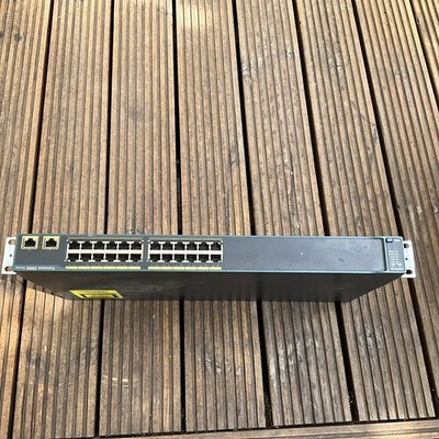 Cisco Catalyst 2960 Series WS-C2960-24TT-LV03 24-Port 10/100 gebraucht