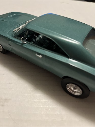 1969 Dodge Charger R/T Built Plastic Model By Revell Monogram 1997 Custom 1/25 - Picture 9 of 17