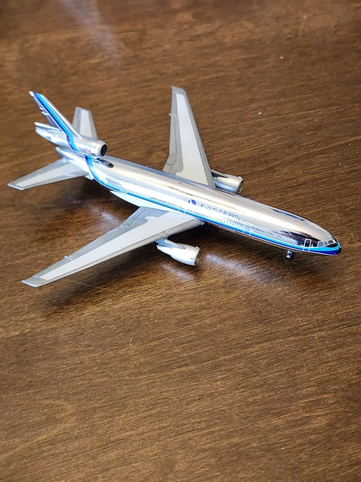 Gemini Jets DC-10 Eastern Airlines N391EA versión cromada en 1:400 Foto 3 de 4