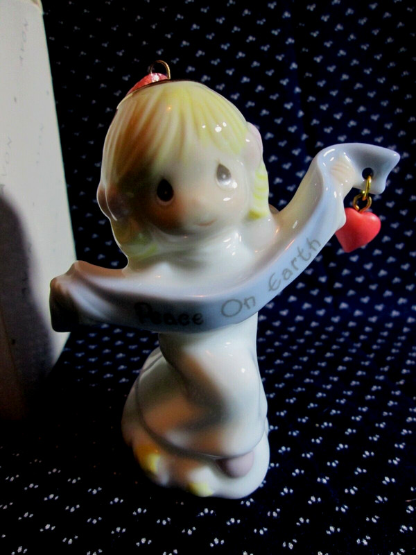 1998 Avon Precious Moments Angel Ornament "Peace on Earth" 