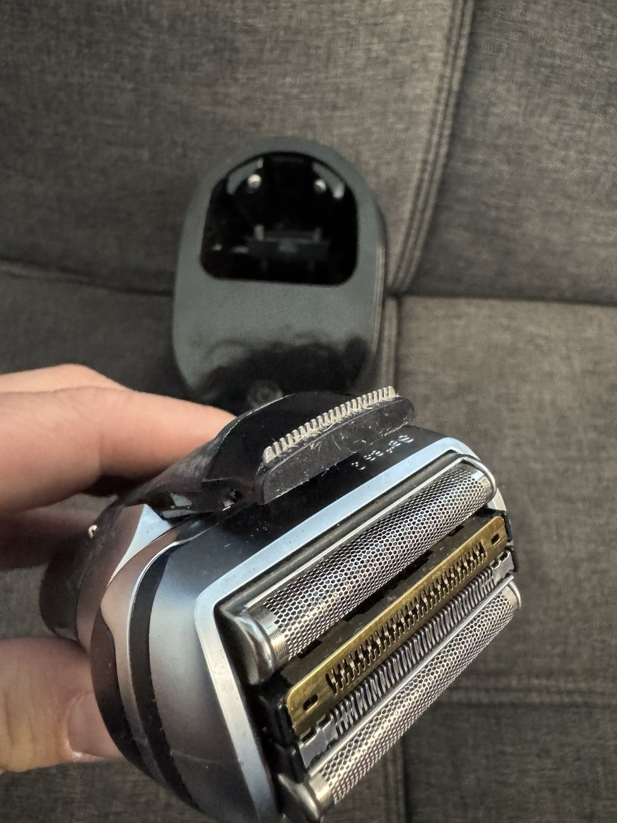 BRAUN S9 Wet & Dry Series 9 5793 Electric Shaver W Cleaning