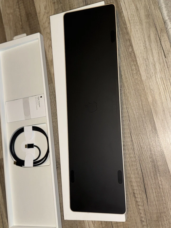 Apple Magic Keyboard with Touch ID and Numeric Keypad - schwarz  - Bild 4 von 4