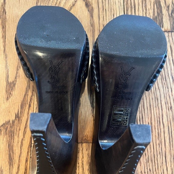 Sandali con plateau Yves Saint Laurent tacchi. Legno nero 5"" pelle. Mulo floreale.