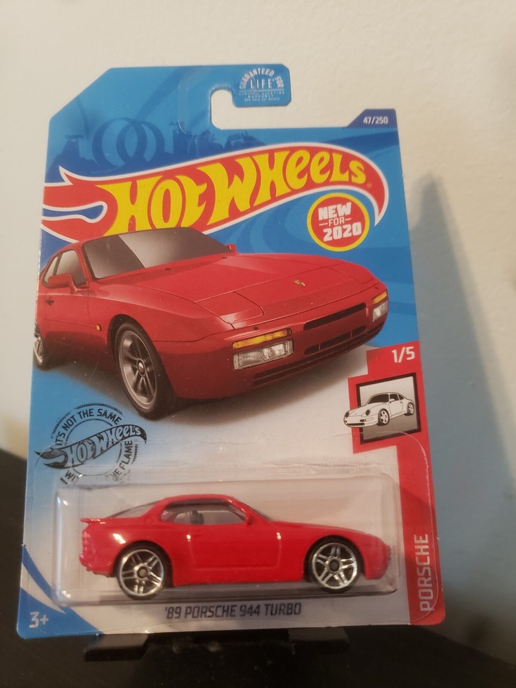 Hot Wheels  ‘89 Porsche 944 Turbo Red