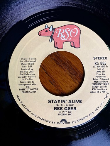 BEE GEES: STAYIN' ALIVE/HOW DEEP IS YOUR LOVE- 45rpm - Picture 3 of 5