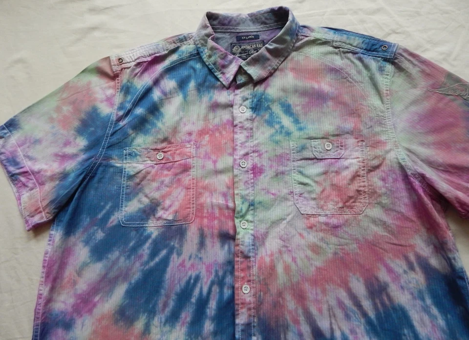 Camisa Tie Dye Azul Rosa Espiral Abotonada - 2XL Para Hombres Hecha a Mano Manga Corta XXL Foto 3 de 4