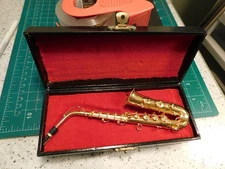 Replica Saxophone Brass Gold Tone Miniature Music Instrument 5" w/ case