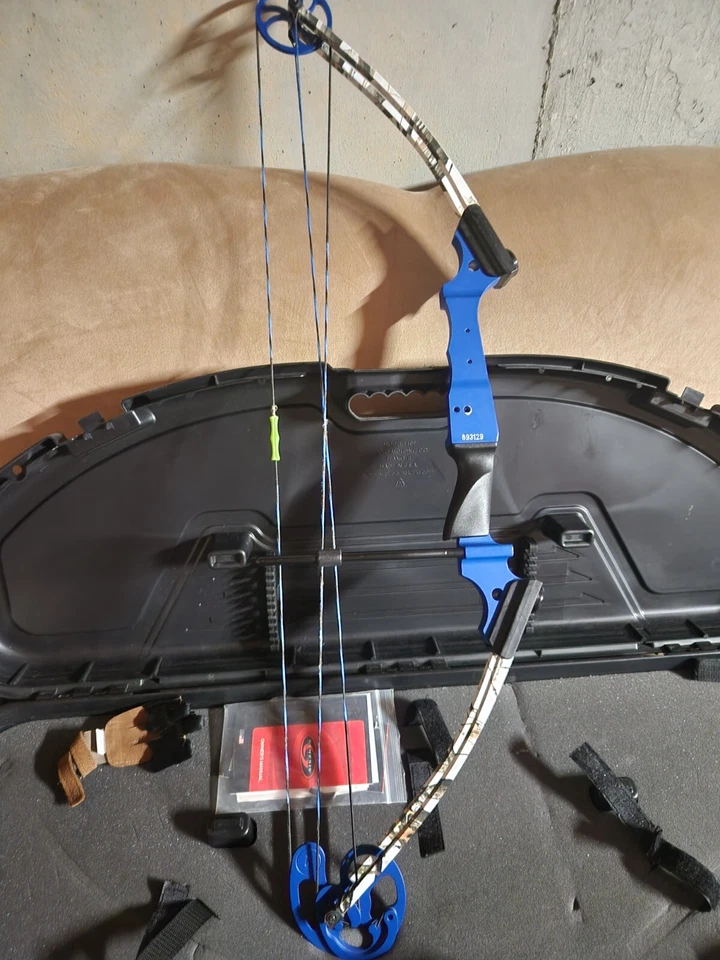 genesis bow right hand with custom limbs and string - Image 3 of 3