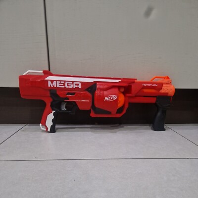 NERF B0719 N-Strike Mega Series RotoFury Blaster mit 2 Schaumstoffkugeln