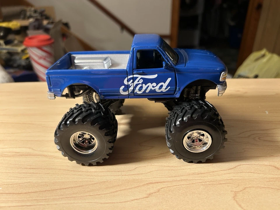 Ford Monster Truck vintage nuevo Ray 1996 1/32 suelto Foto 2 de 4