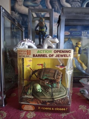 Vintage 40 Year Old Aquarium Fishbowl 1983 Penn Plax Action Barrel of Jewels 