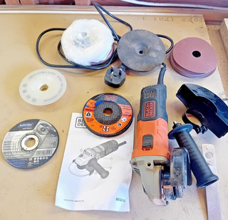 Black and Decker 710W 115mm ANGLE GRINDER 240v Used good condition see Photo
