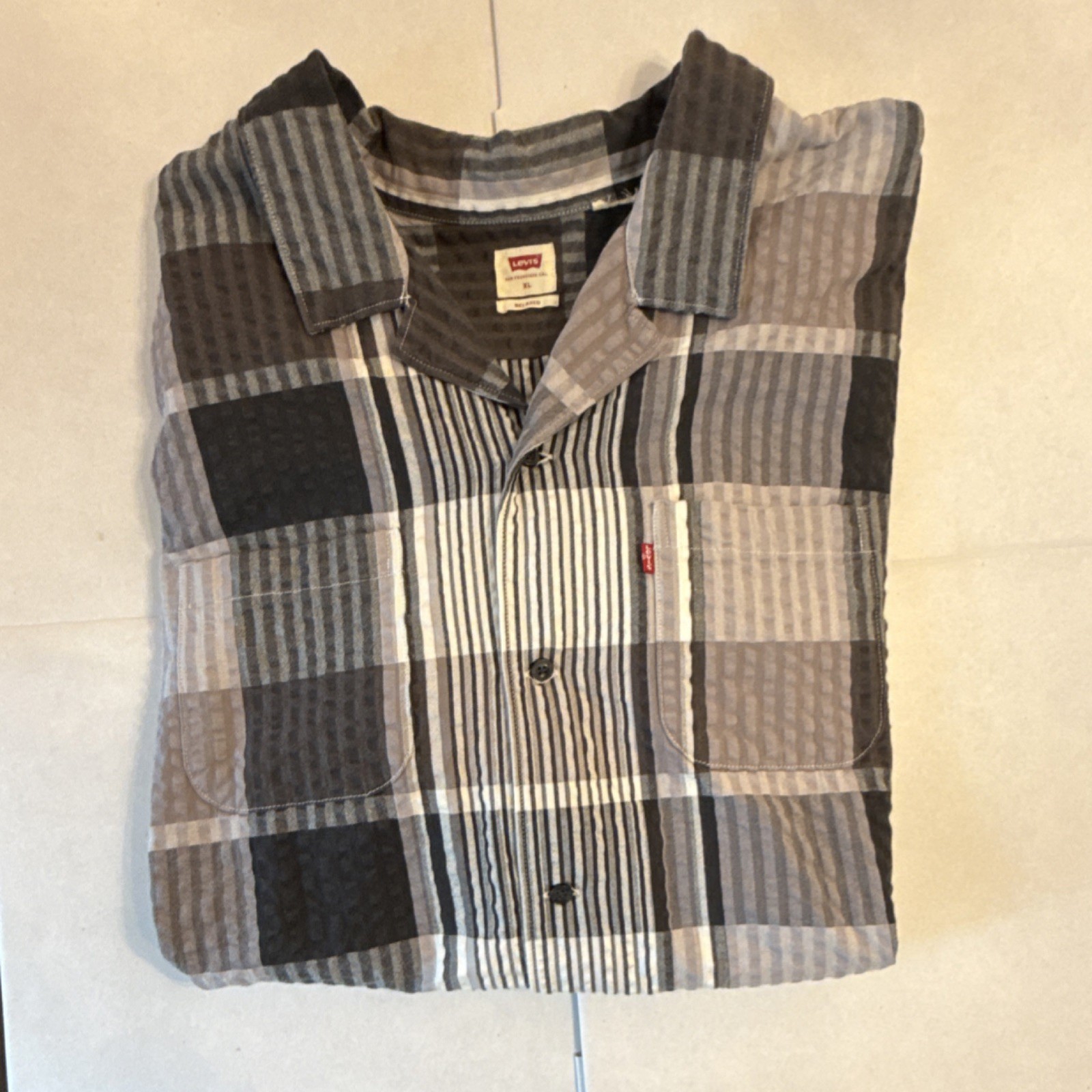 Levi's Men's Plaid Cotton Button-Up Shirt Gray Black Short Sleeve