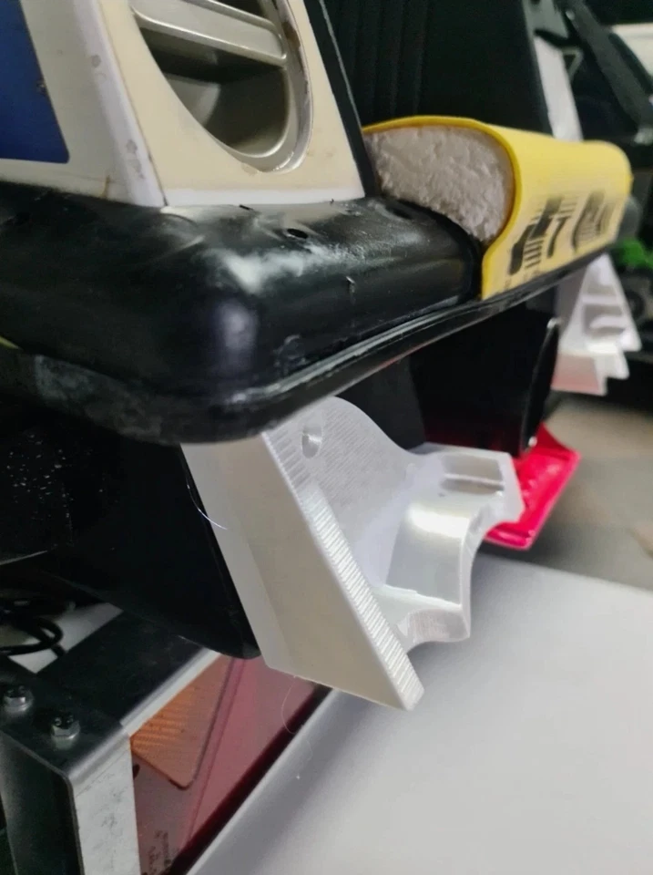 Extensiones de casco Kawasaki 440/550 - estabilidad y manejo mejorados Foto 2 de 3