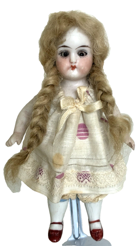 Ancienne fille allemande 5,75" toute biscuit avec yeux en verre marquée 6343 - Photo 1/5