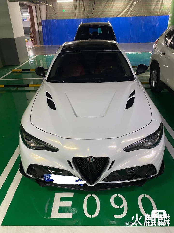 Cubierta de tapa del capó del motor del capó delantero de fibra de carbono para Alfa Romeo Giulia 2017-2020 Foto 4 de 4