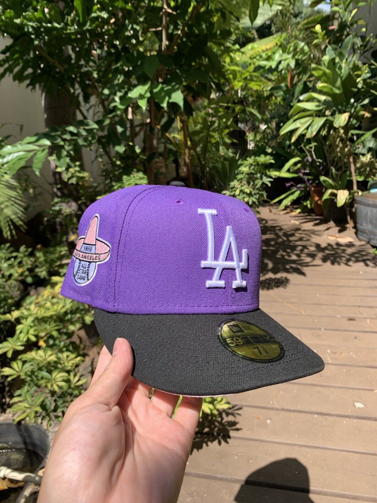 purple la hat