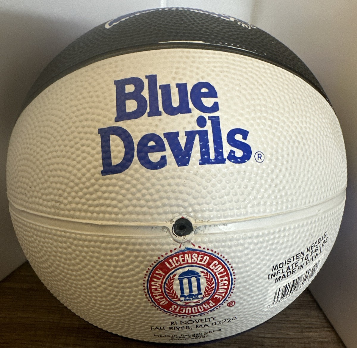 ☆未開封　DUKE ヴィンテージ・ミニバスケットボール ブルーデビルズ☆ ACC Duke Blue Devils Basketball Vintage Mini Rubber Graphic Logo