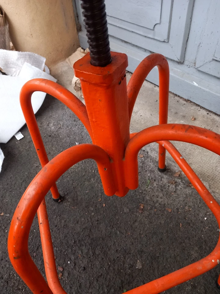 tabouret a vis atelier industriel - Photo 2/4