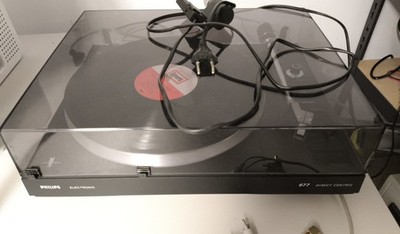 Philips 677 Direktantrieb Plattenspieler Electronic schwarz mit Haube 33/45 RPM