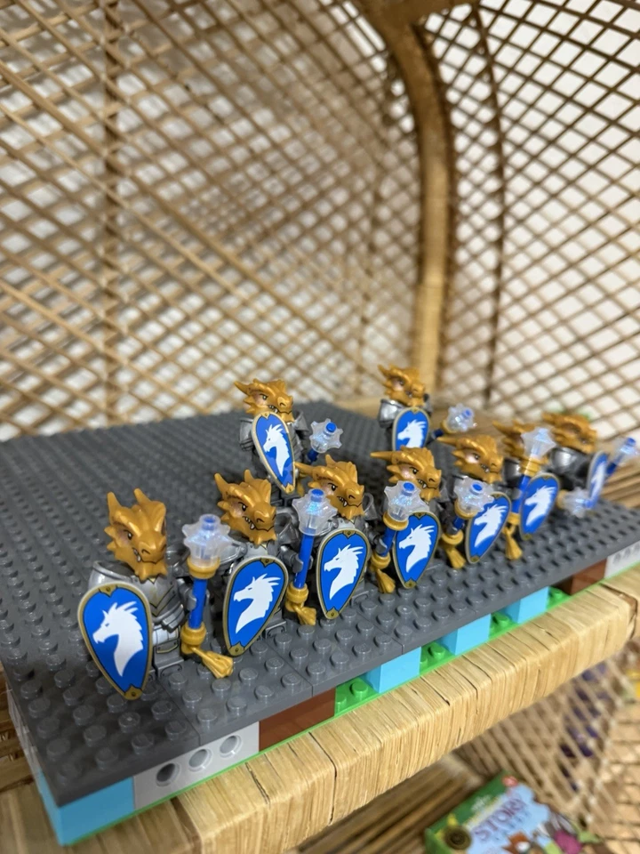 Dragonborn paladin lego CMF 71047 - Image 3 of 4