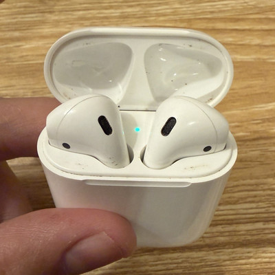 Apple AirPods True Wireless Bluetooth In-Ear Earbuds Built-In Mic A2031 2nd Gen