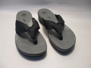 clarks soft cushion flip flops